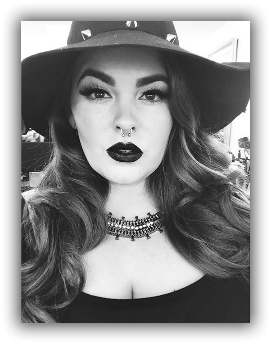 Size-22-Beauty-Tess-Holliday-Becomes-Heaviest-Model-Ever-Signed-to-an-Agency-471321-2